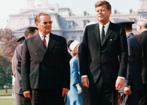 http://www.novi-svjetski-poredak.com/wp-content/uploads/2013/11/tito-i-kennedy-500x359.jpg