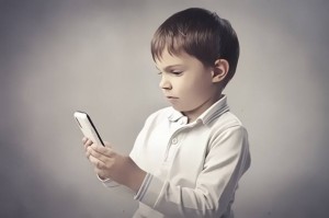8 razloga zašto dijete treba odmah udaljiti od mobilnih uređaja