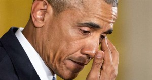 UHVAĆEN U PRIJEVARI: Pogledajte što je Obama napravio prije nego što je počeo plakati na nedavnoj konferenciji o oružju