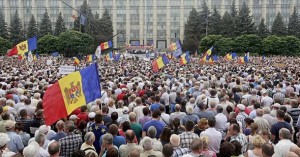 BANKSTERI RAZORILI MOLDAVIJU: PROSVJEDNICI SE SUKOBILI SA POLICIJOM I POKUŠALI UĆI U PARLAMENT