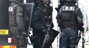 LJUDSKA PRAVA NA NULI: Francuska sa velikom većinom u parlamentu produžila izvanredno stanje i totalitarnu policijsku državu