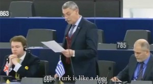 eu-parlament-grcka SKANDAL U EU PARLAMENTU: Grčki zastupnik trajno izbačen iz parlamenta zbog govora o Turcima. Evo što je rekao… (VIDEO)