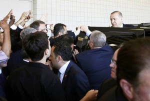 TURSKA IZAZVALA MEĐUNARODNI INCIDENT: Erdogan htio čitati Kuran na sprovodu Muhammad Alija