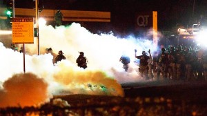 amerika-ferguson VLAST ŽELI KAOS U AMERICI: Oslobođeni svi policajci za ubojstvo mladića zbog kojeg je proključala Amerika