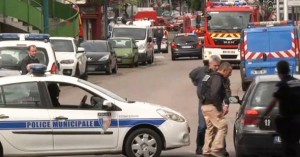 francuska-policija POČELO JE! ISLAMISTI NAPALI CRKVU U FRANCUSKOJ I ODSJEKLI GLAVU KATOLIČKOM SVEĆENIKU