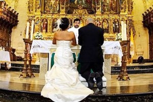 CRKVENA KATAKLIZMA: Zašto još samo četvrtina parova sklapa brak u crkvi