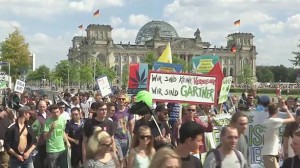 DOSTA JE TIRANIJE MEDICINSKE MAFIJE! Tisuće ljudi marširalo u Njemačkoj na poziv za legalizaciju marihuane