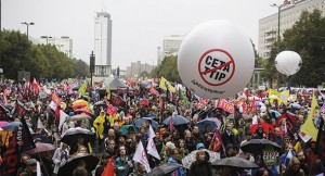 NA DUGOPLANIRANOM mitingu više od 30 tisuća ljudi u Berlinu prosvjedovalo protiv TTIP-a (VIDEO)