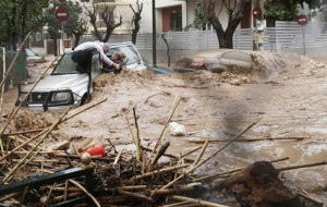 KAOS U GRČKOJ: Pogodili smo! HAARP poplave širom zemlje, ima mrtvih! (VIDEO)