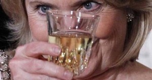 Wikileaks razotkrio dnevni termin alkoholiziranja Hillary Clinton