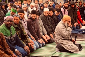 ŠVICARSKA UHITILA POLUDJELOG IMAMA: Tijekom propovijedi pozvao na ubijanje svih muslimana koji se odbiju priključiti zajedničkim molitvama u džamiji!