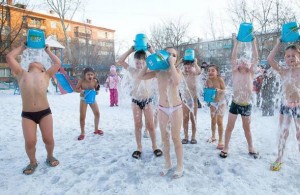Dok se na Balkanu sije panika zbog niskih temperatura, evo kako se čeliče ruska djeca (VIDEO)