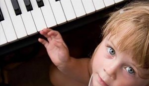 Ako želite ubrzati razvoj mozga u djece, naučite ih pjevati i svirati instrument
