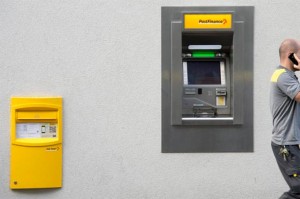 KAOS U ŠVICARSKOJ: Bankomati i internet bankarstvo blokirani!