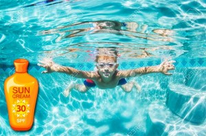 ZNANSTVENI ŠOK: Klor u bazenima pretvara kremu za sunčanje u kancerogenu kemikaliju koja je na vašoj koži