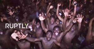 AFRIČKI IMIGRANTI DOSLOVNO PODIVLJALI NAKON PRELASKA EUROPSKE GRANICE, NITI JEDNE ŽENE NI DJETETA (VIDEO)