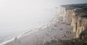 MISTERIOZNA ‘KEMIJSKA MAGLA’ EVAKUIRALA POPULARNU BRITANSKU TURISTIČKU PLAŽU