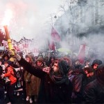 macron-prosvjed TISUĆE GRAĐANA ZAUZELO ULICE PARIZA PROSVJEDUJUĆI PROTIV ROTHSCHILDOVOG BANKARA: ‘Macrone, podnesi ostavku! Nećemo ti dopustiti da isprazniš džepove siromašnima kako bi nahranio bogate!’