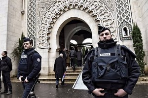 policija-dzamija NOVI ZAKON PROTIV TERORIZMA: Specijalci će zatvarati džamije ako budu poticale na terorizam!