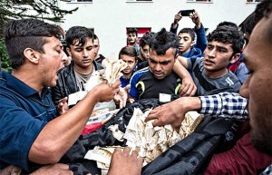 PRVO SU IH ZVALI PA IM SADA PLAĆAJU DA ODU: Njemačka nudi odbijenim tražiteljima azila do 3000 eura ako se vrate kući prije ožujka