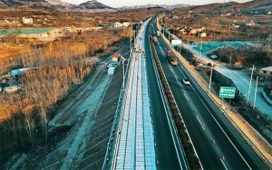 TEHNOLOŠKA SENZACIJA: Kina sagradila prvu solarnu autocestu koja će puniti električne automobile (VIDEO)