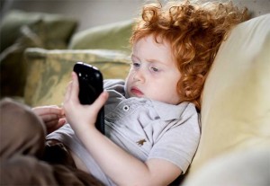 JADNA GENERACIJA: Pametni telefoni čine djecu nesretnom, a vrijeme provedeno ispred ekrana bi trebalo biti ograničeno na 2 sata dnevno