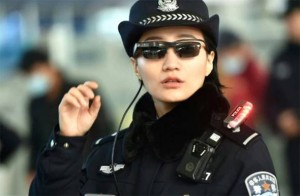 NADZOR DRŽAVE JE POSTAO SVEPRISUTAN: Kineski policajci dobili ‘pametne naočale’ za prepoznavanje lica