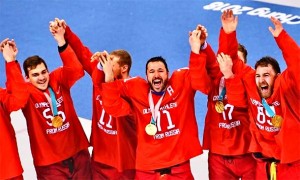 Trijumfalni ruski hokejaški tim prkosio zabrani Međunardnog olimpijskog odbora i pjevao nacionalnu himnu nakon olimpijske pobjede (VIDEO)