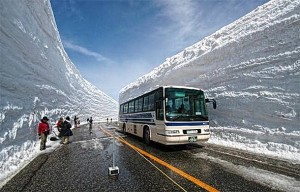 NEMA ZIME: Ovako u Japanu čiste snijeg visok 30 metara