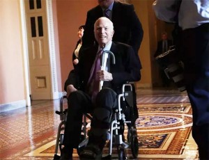 Smrtno bolestan John McCain par dana prije smrti zabranio Donald Trumpu da prisustvuje njegovom pogrebu