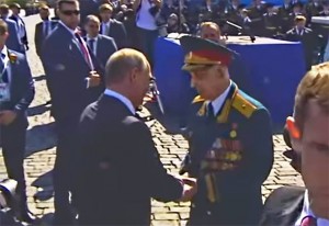 KAKAV ČOVJEK! Putinovo osiguranje odguralo veterana, predsjednik reakcijom SVE ODUŠEVIO! (VIDEO)