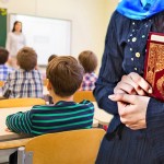 kuran-skola AUSTRIJA: KATOLIČKA DJECA PRISILJENA NA UČENJE ISLAMSKIH PJESAMA, I BITI ĆE KAŽNJENA AKO TO ODBIJU