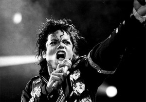 BIVŠI LIJEČNIK MUZIČKE ZVIJEZDE OTKRIO: Michaela Jacksona je ‘kemijski kastrirao’ njegov otac dok je bio dječak (VIDEO)
