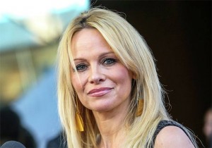 Pamela Anderson: Amerikanci su programirani da krive Rusiju kad stvari krenu po zlu
