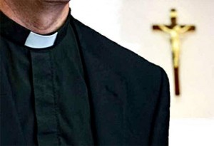 ‘Mislio sam da joj je 15 godina’: Optuženi pedofilski katolički svećenik rekao da mu je ‘sotona’ naredio da zlostavlja dijete