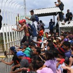 meksiko-granica Horda imigranata kontrolirana od strane Ujedinjenih naroda preplavila meksičku granicu – Trump digao vojsku (VIDEO)
