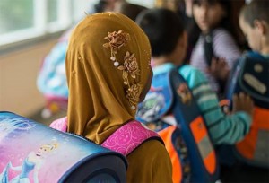 AUSTRIJA: Vlada zabranila nošenje hidžaba u vrtićima i osnovnim školama da bi zaštitila djecu od ‘seksualizacije’