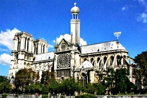 Macron rekao da bi nova katedrala Notre Dame trebala biti multikulturalna – arhitekti predlažu stakleni krov, čelični toranj i minaret