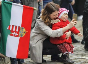 ‘Nacionalistička’ kršćanska Mađarska zadala udarac globalistima i imigracijama – raste broj brakova, pada broj abortusa, a  natalitet je najveći u posljednjih 20 godina