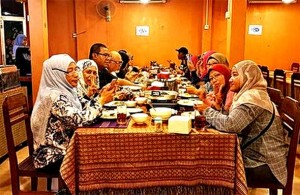 Ramazanska policija: Malezijski policajci se prerušili u konobare kako bi uhvatili muslimane koji preskaču post