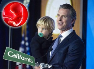Guverner Kalifornije pozvao Amerikanke: Kod nas imate pravo prekinuti trudnoću u bilo kojem trenutku