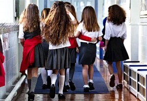 Sve velške škole uvode rodno neutralne uniforme – ministar obrazovanja kaže da je odjeća zasnovana na spolu zastarjela ideja