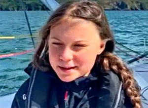 ŠTO UPRAVO SADA RADI KLIMATSKO GLOBALISTIČKO DERIŠTE? Greta Thunberg putuje na klimatski summit u New York brodom bez WC-a i kuhinje