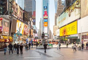 ‘NACIJA NA RUBU’: POGLEDAJTE PANIKU NA TIMES SQUAREU U KOJOJ SU LJUDI ZAMIJENILI ZVUKOVE MOTOCIKLA SA PUCNJAVOM